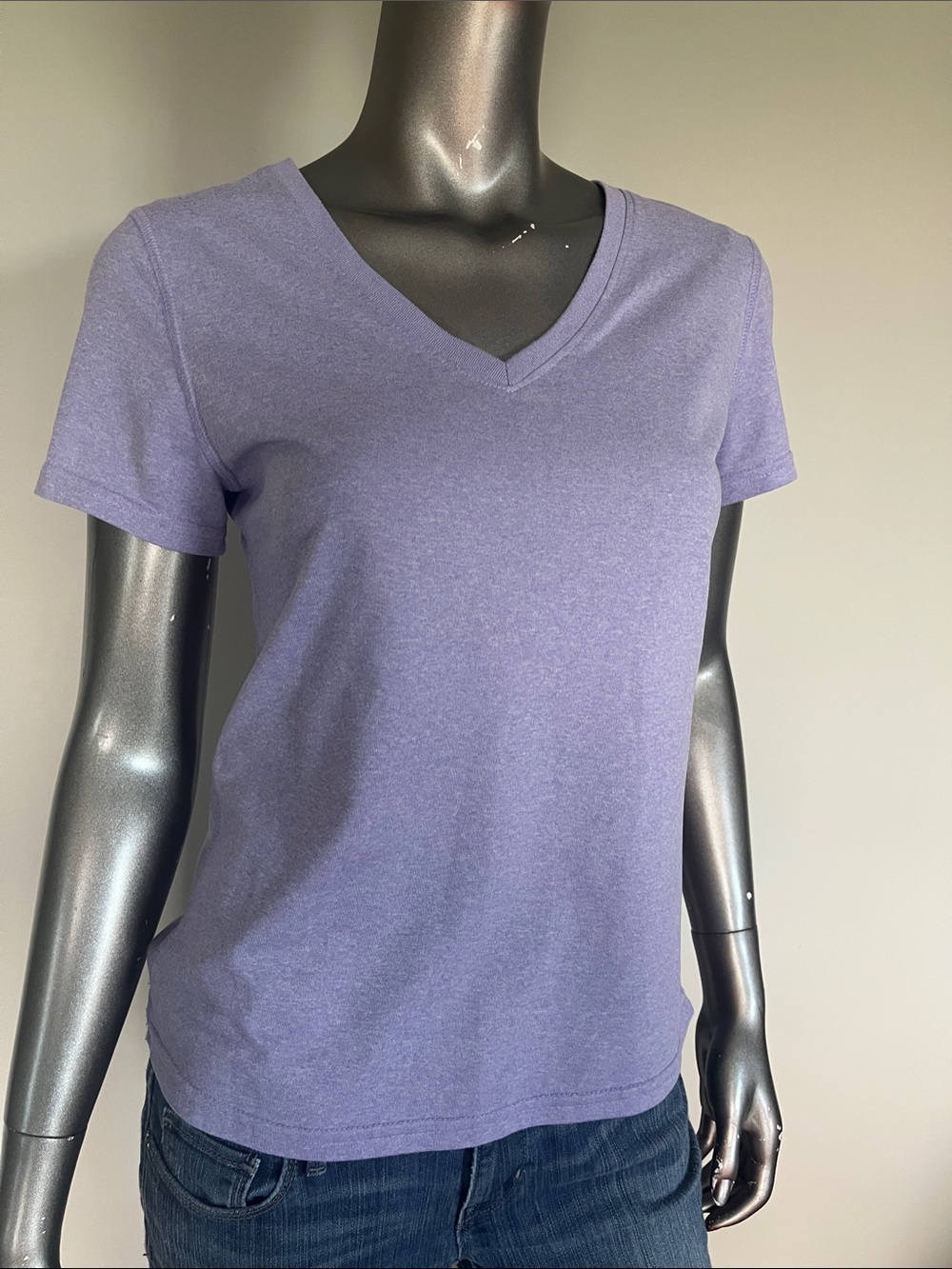 Danskin Now Lavender V-Neck Short Sleeve Tee